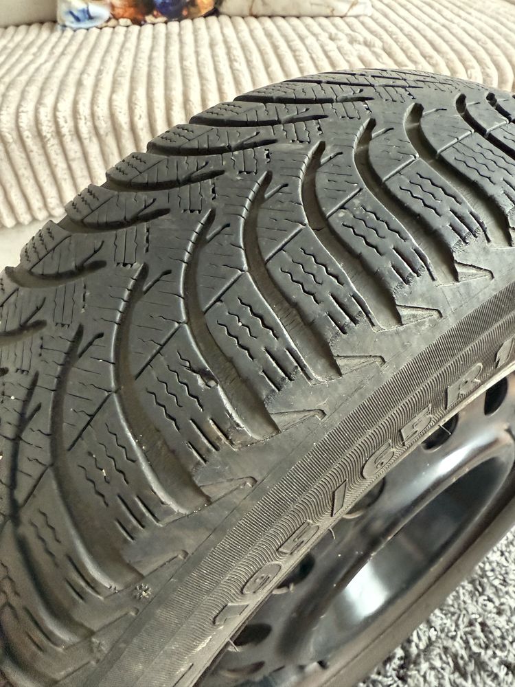 Opony zimowe Michelin 195x65 R15  z felgami stalowymi