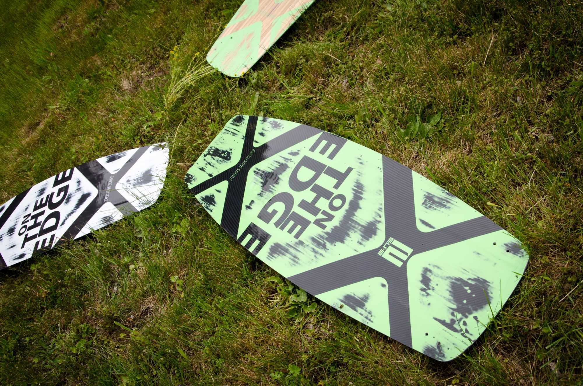 Su2 kiteboard  Specjal edytion  On The Edge Carbon/ Wood 137/141