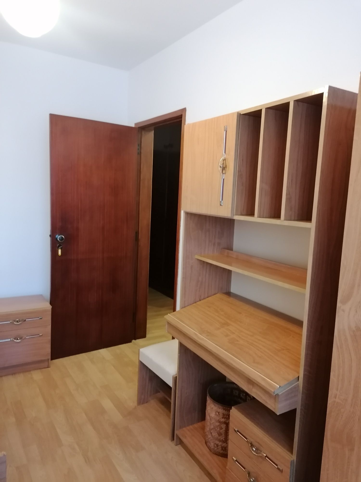 Quarto individual para arrendar Quinta do Lambert, M/F, só estudantes