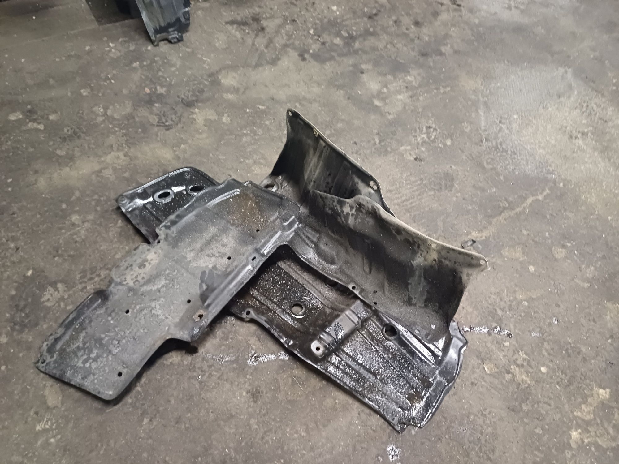 Toyota Avensis t25 2.0 vvti oslona osłony dolne silnika podłoga
