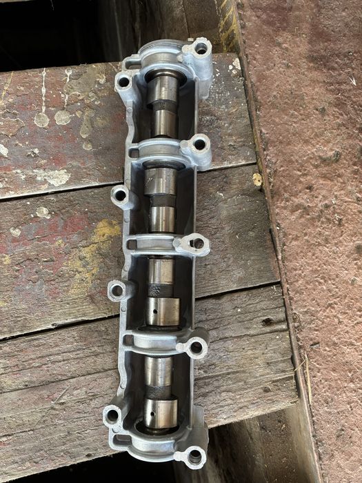 Распредвал с постелю 2110