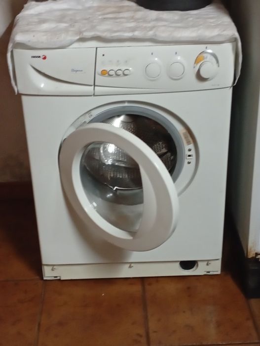 Máquina de lavar e secar