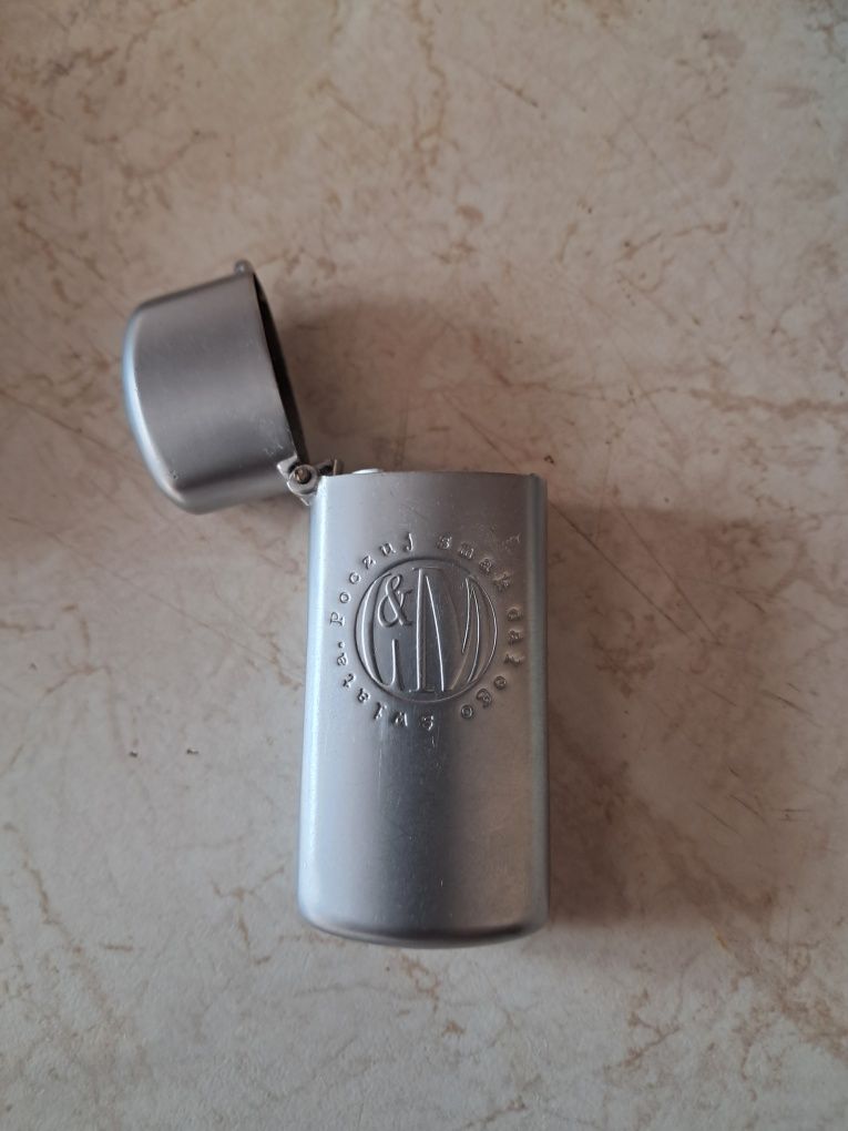 Etui na zapalniczkę retro