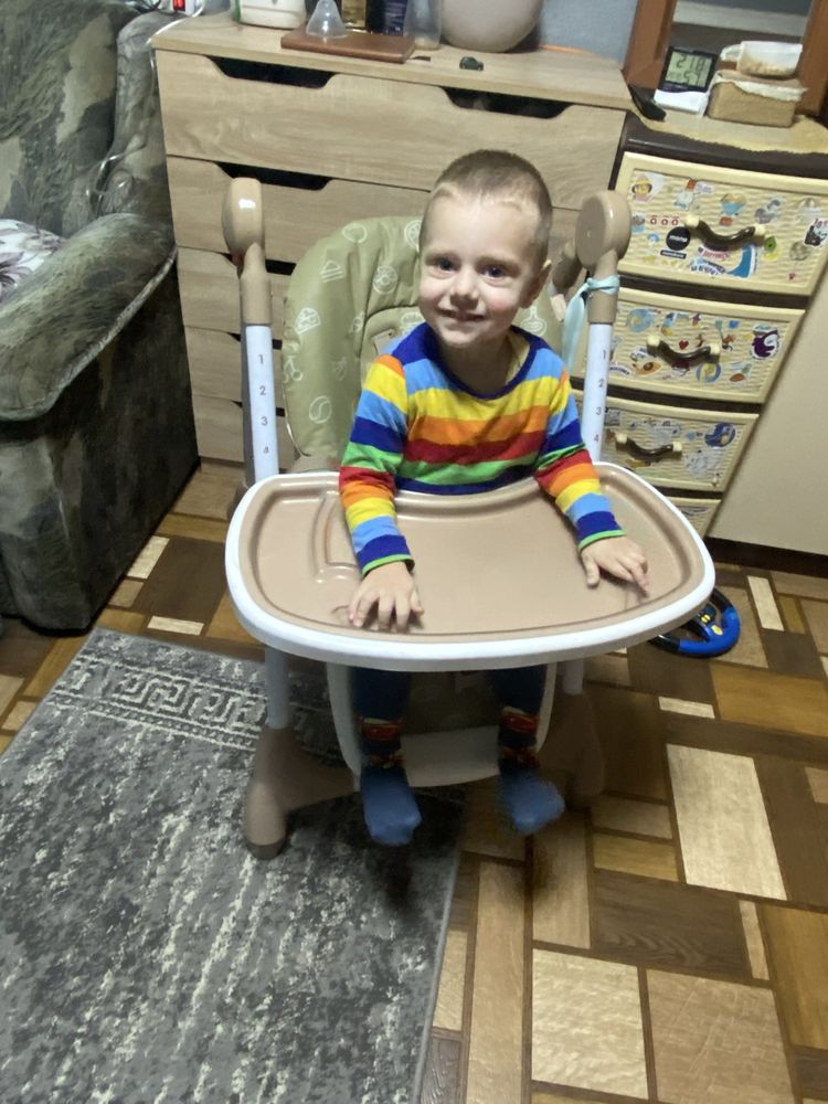 Продам столик для кормления