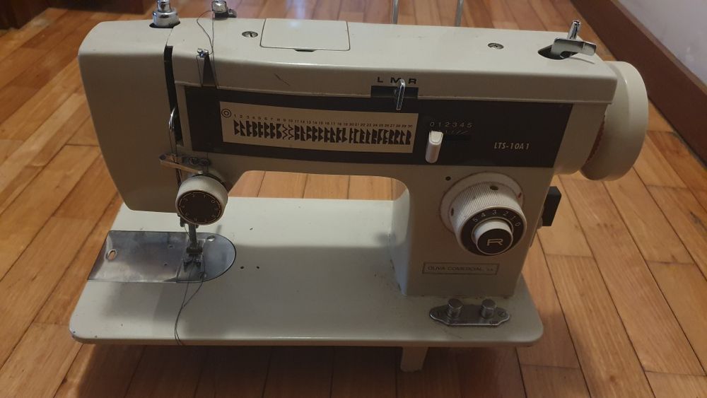 Vendo máquina de costura