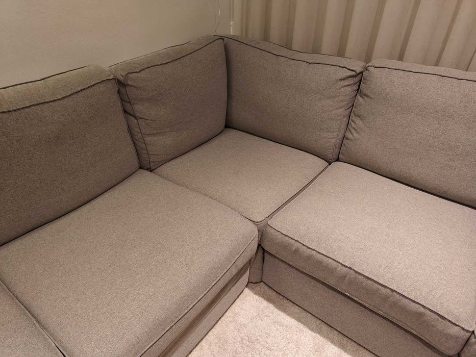 Sofá Kivik canto 4 lugares Tibbleby bege/cinzento