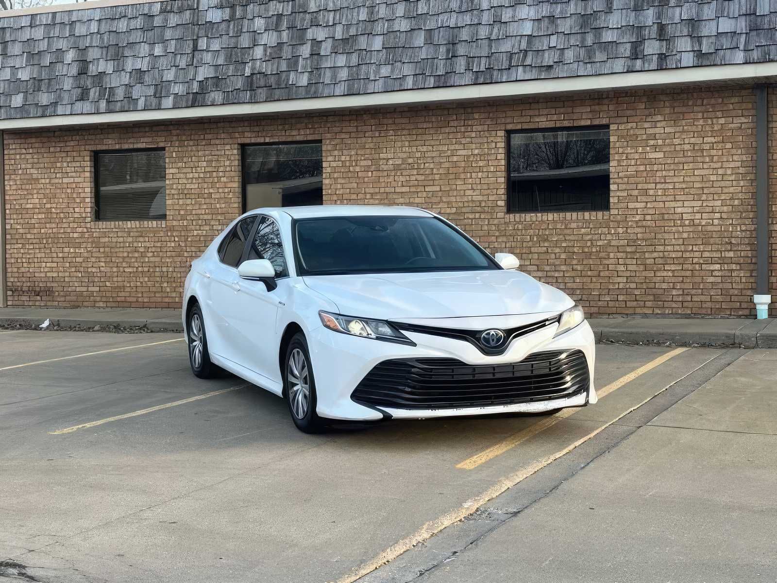 2019 Toyota Camry Hybrid LE