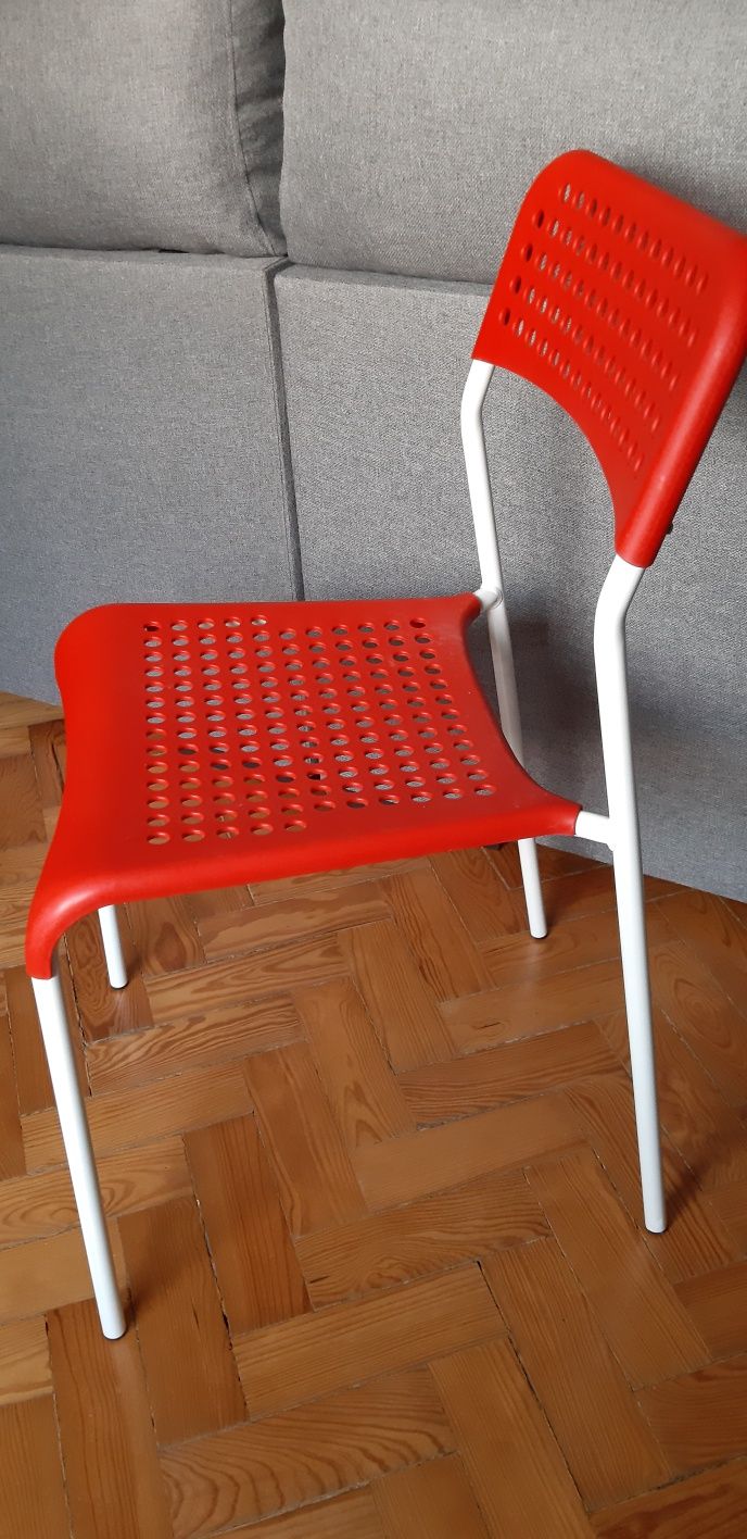 Cadeira ikea vermelha