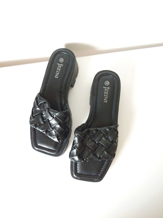 Plecione klapki 39
 JEEINI