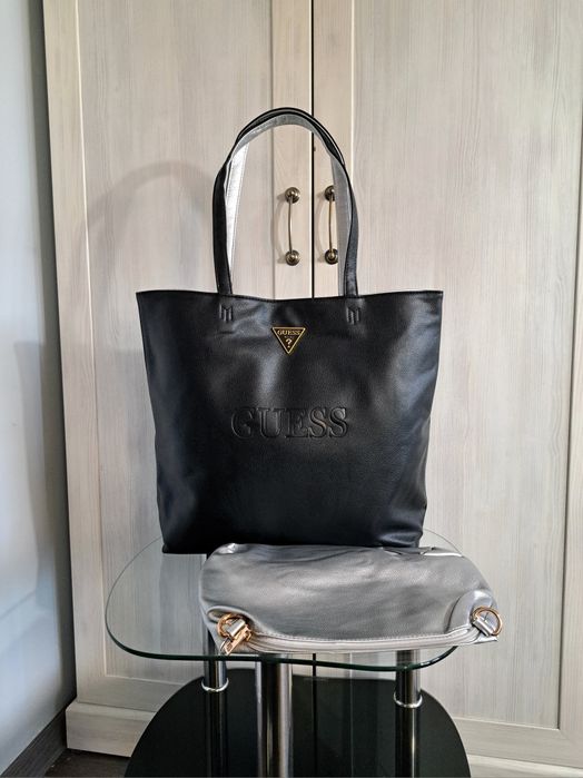 Torebka Guess z kosmetyczką skórzana