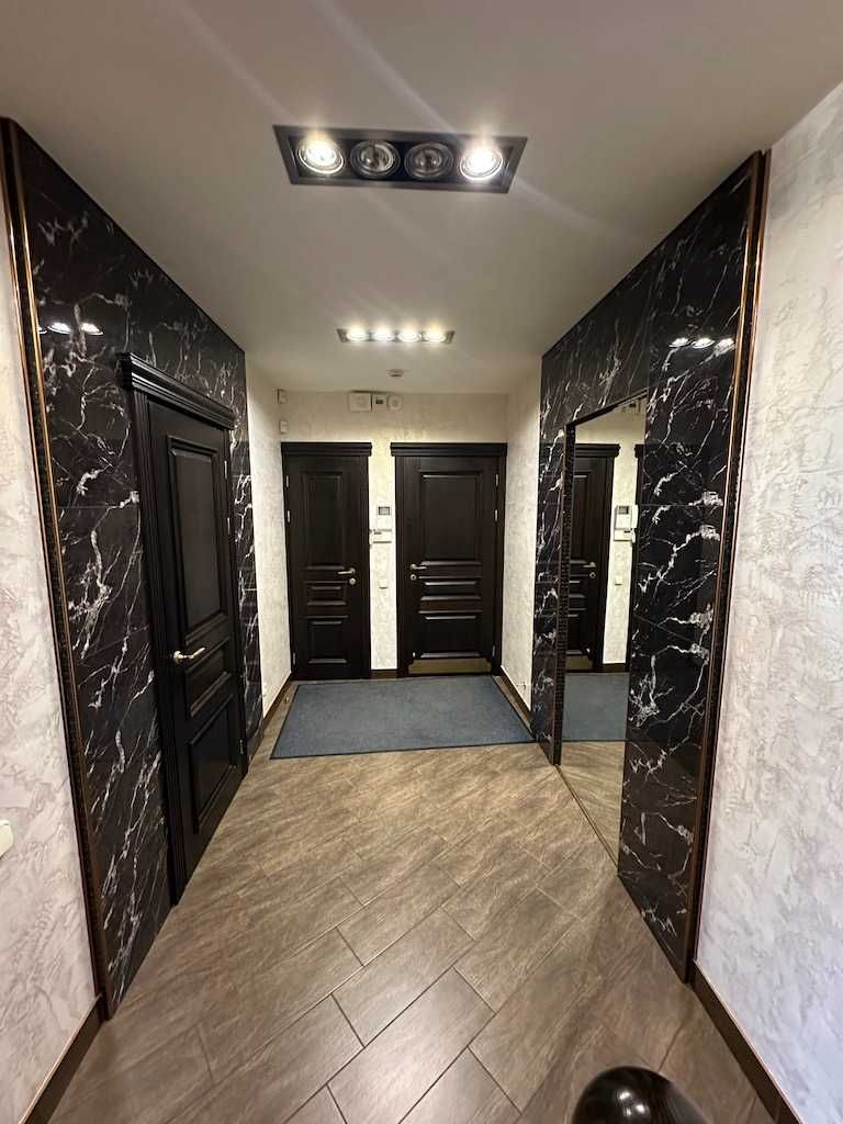Продаж найбільшої квартири 213 м² у ЖК Корона, вул. Срібнокільська 1