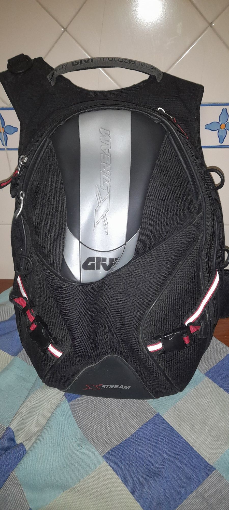 Givi - capacete e mochila