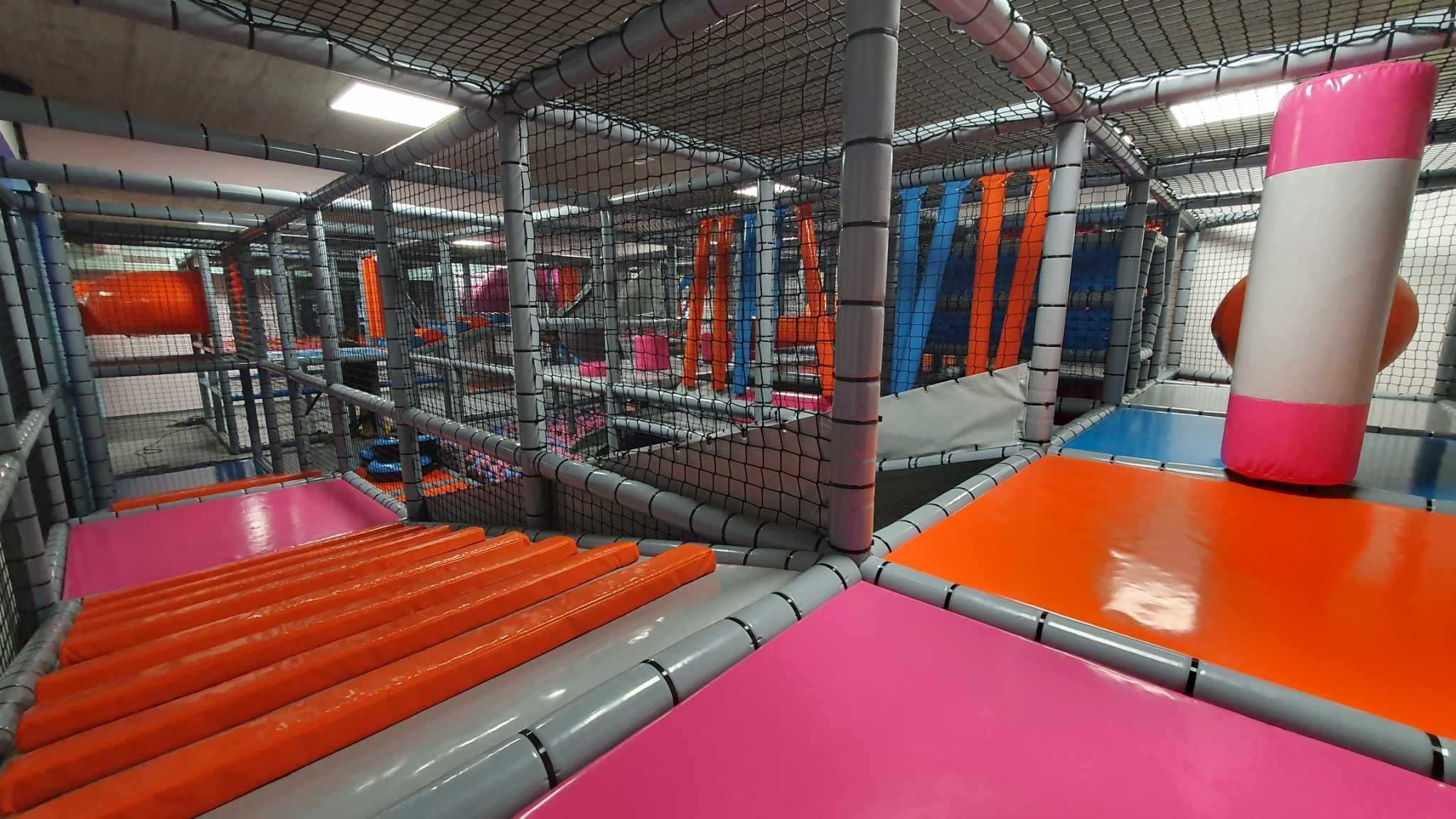 sala zabaw park trampolin park rozrywki kulki NINJA TOR małpi gaj