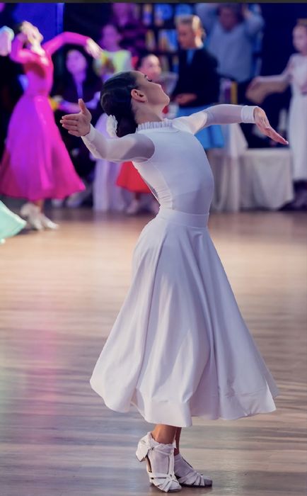 Продам платье с двумя юбками фирми FD