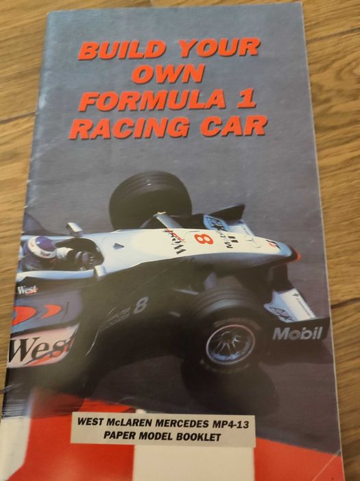 Model kartonowy samochodu McLaren MP4-13