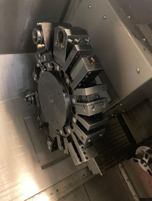 Токарно фрезерний станок С чпу  Hyundai Kia SKT 210SY