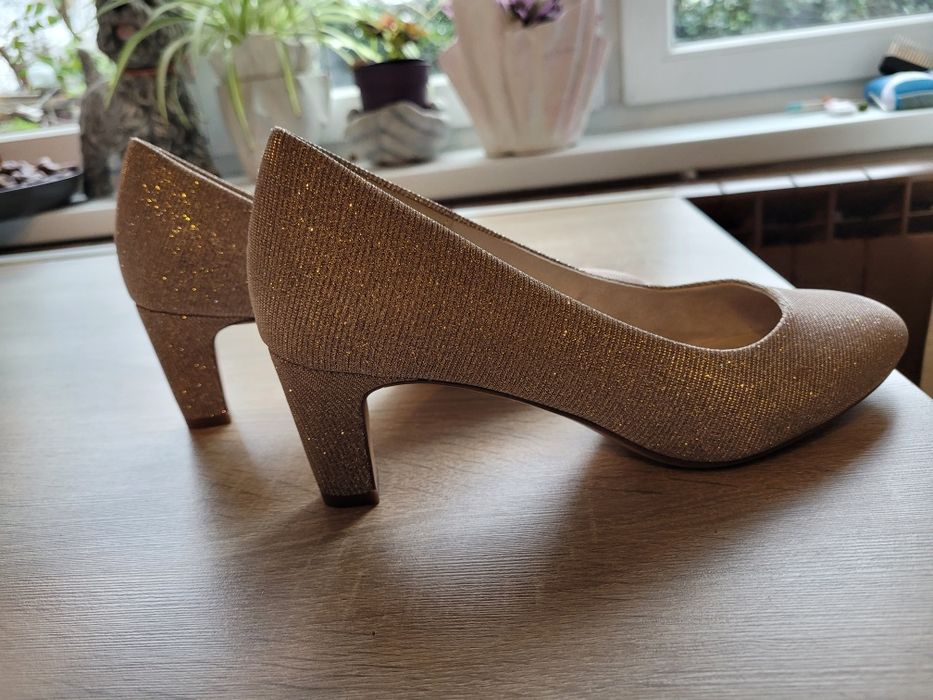 NOWE Buty wyjsciowe 39 beżowe