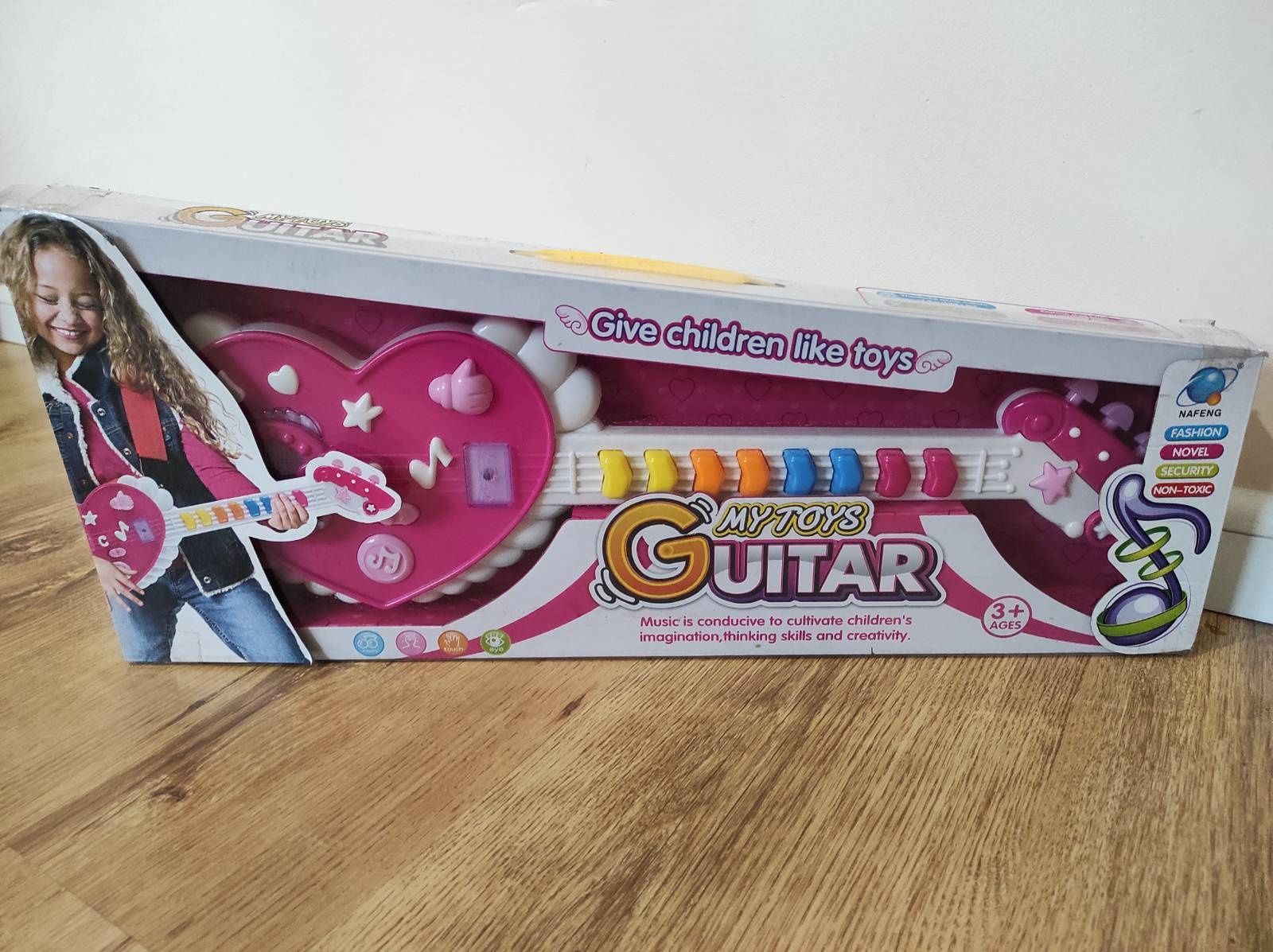 Gitara Adar różowa, efekty świetlne