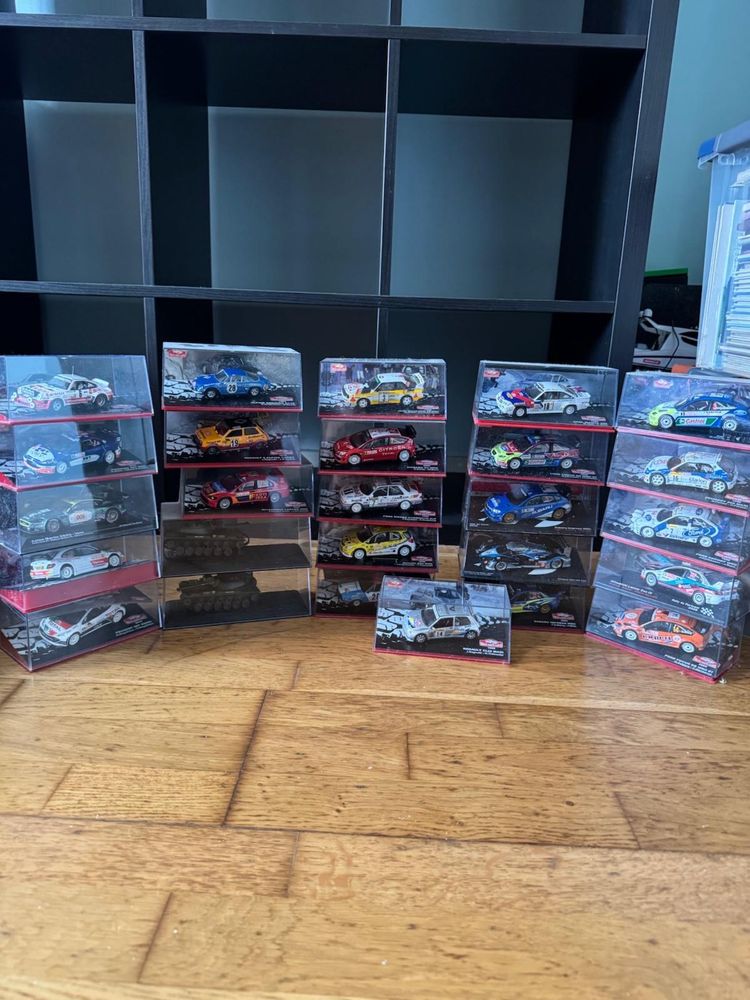Colecao de carros de rally - 24 unidades e oferta de 2 tanques