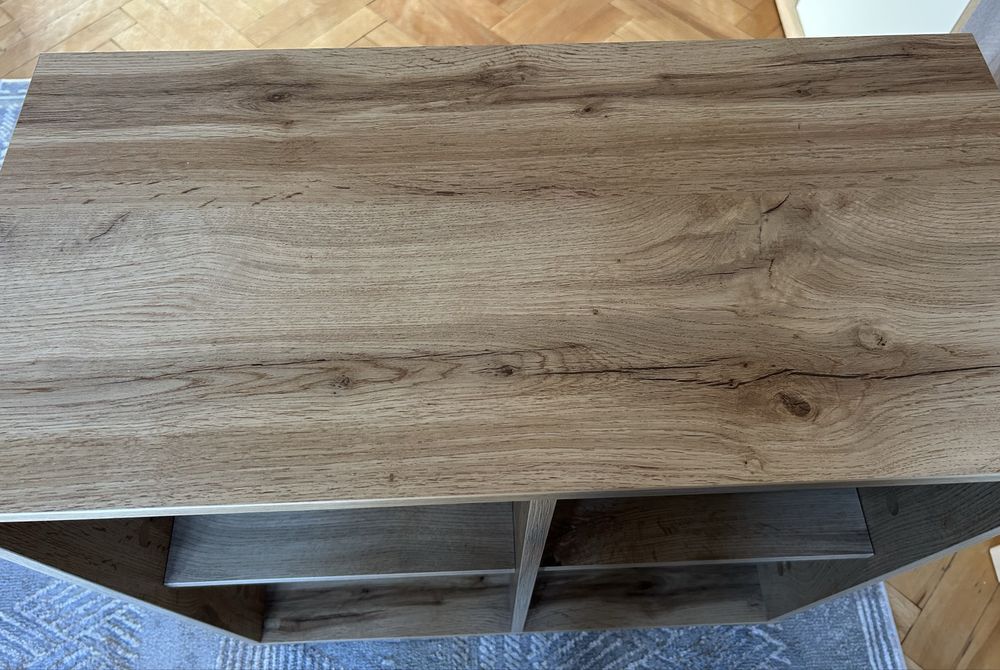 Regał z 4 przegródkami