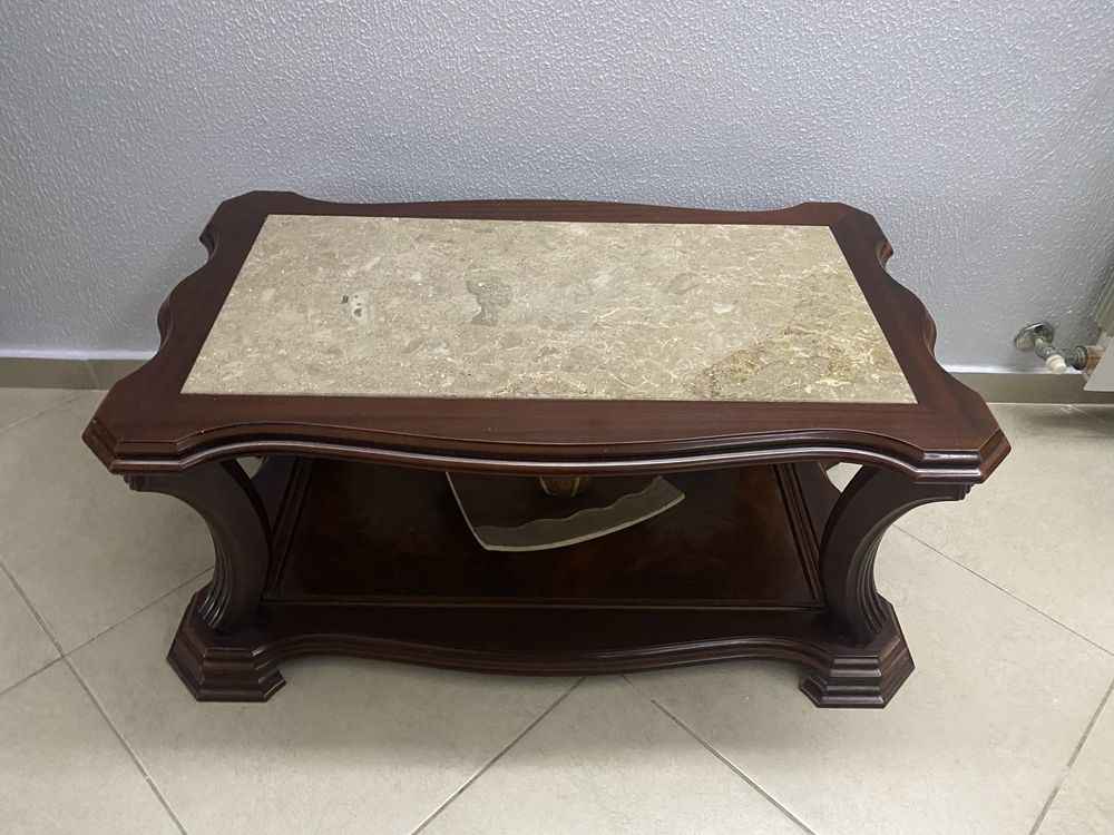 Mesa de centro com tampo em Mármore
