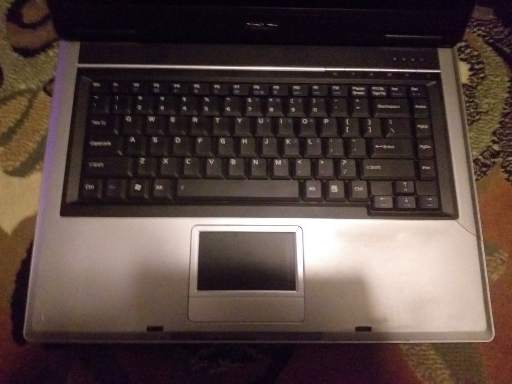 Laptop Asus F3M.