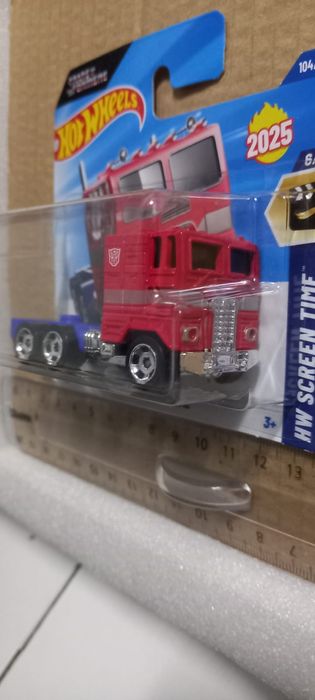 Optimus prime hot wheels trasformers