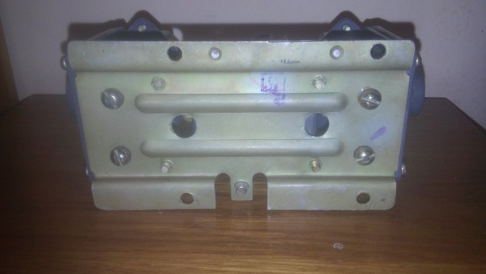 Концевой выключатель двусторонний.