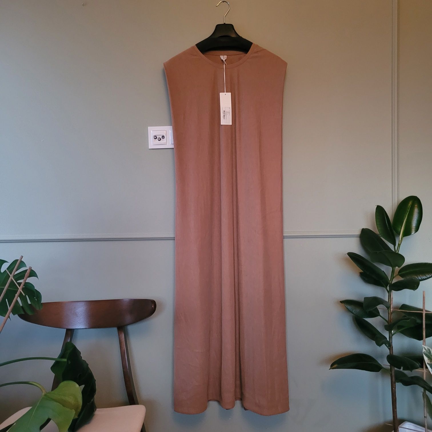 Nowa elegancka prosta sukienka Arket