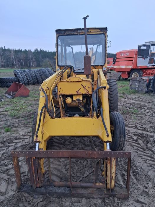 Koparko-Ładowarka Ford 19-501 uszkodzona