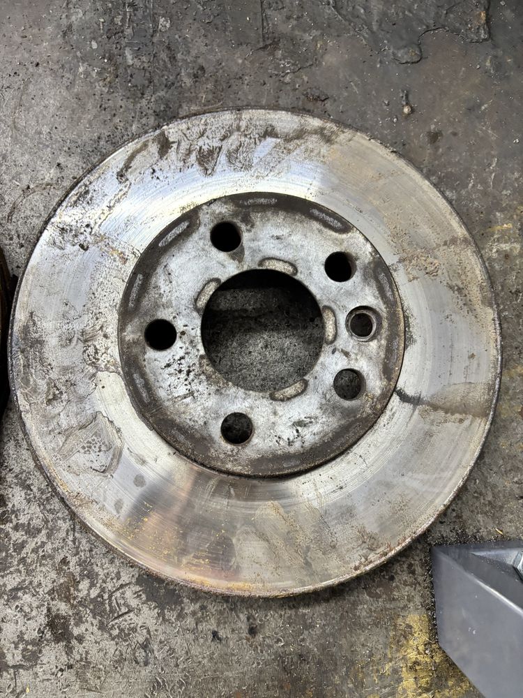 Tarcze hamulcowe przód przednie Ford Galaxy MK2 rok 2003 diesel 1.9tdi