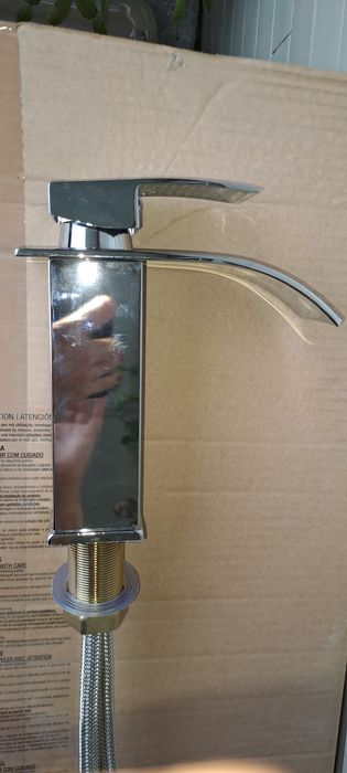 Torneira nova para lavatório