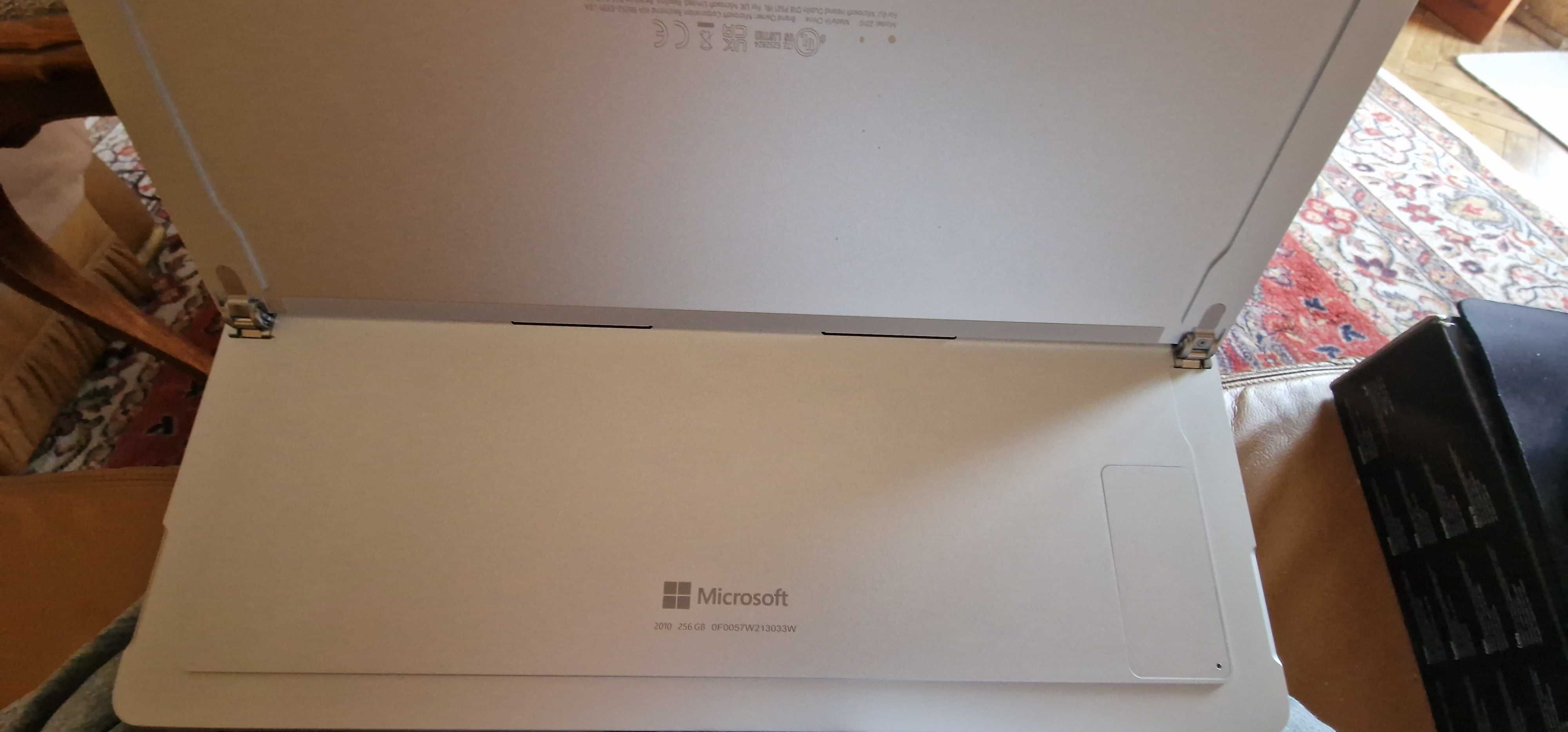Microsoft Surface Pro X, (13″) (Microsoft SQ1, 8 GB RAM, 256GB SSD