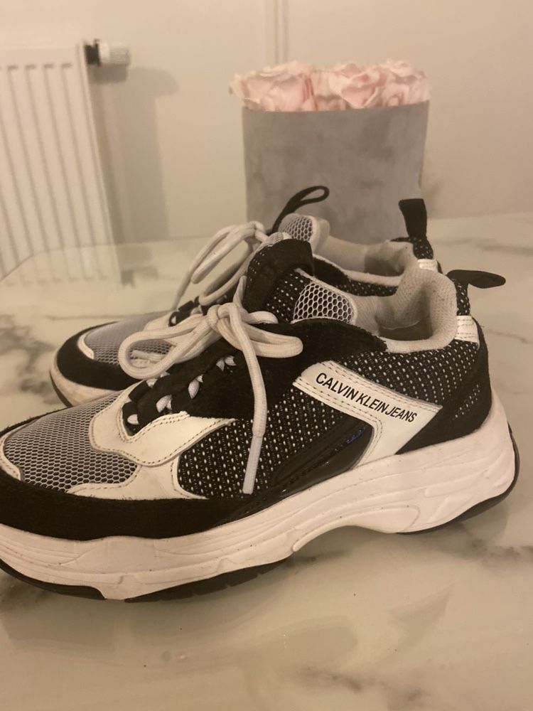 Buty Calvin Klein r. 37, zalożone 2 razy. Kupione za 600 zł. Okazja!!!