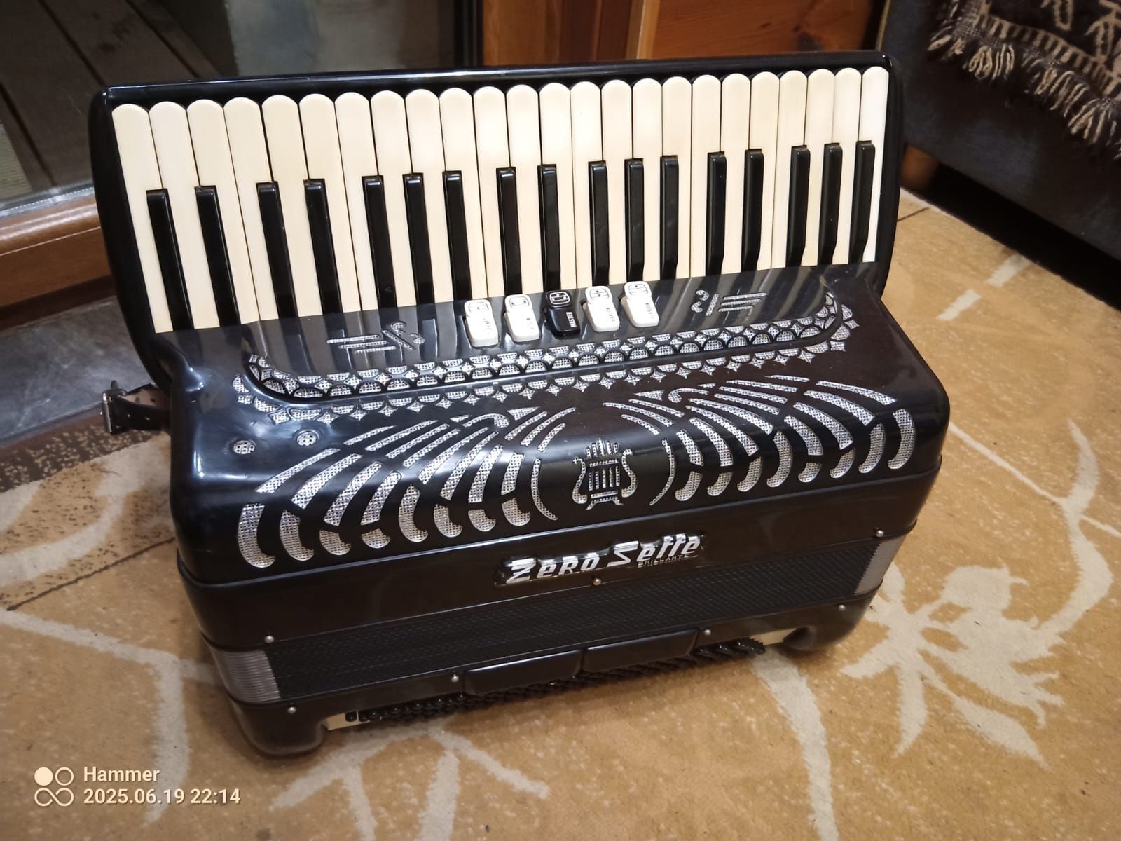 Akordeon ZERO SETTE B16