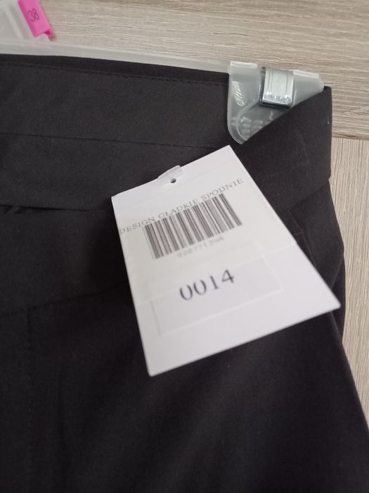 Spodnie młodzieżowe czarne eleganckie 30