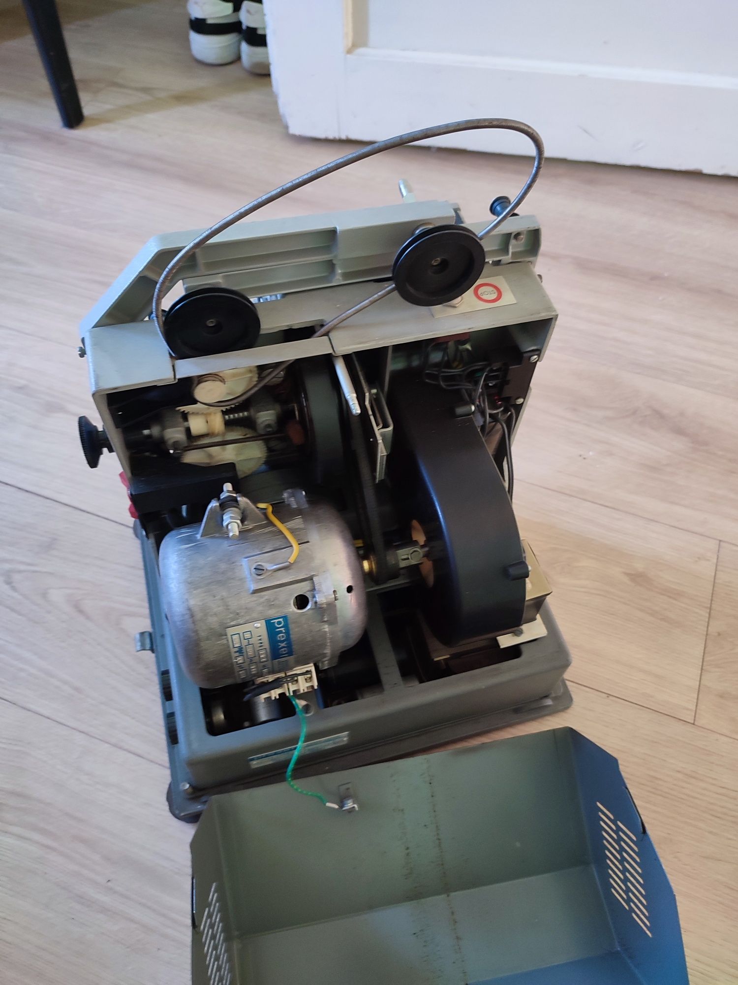 Zabytkowy projektor filmowy prexer AP-28T
