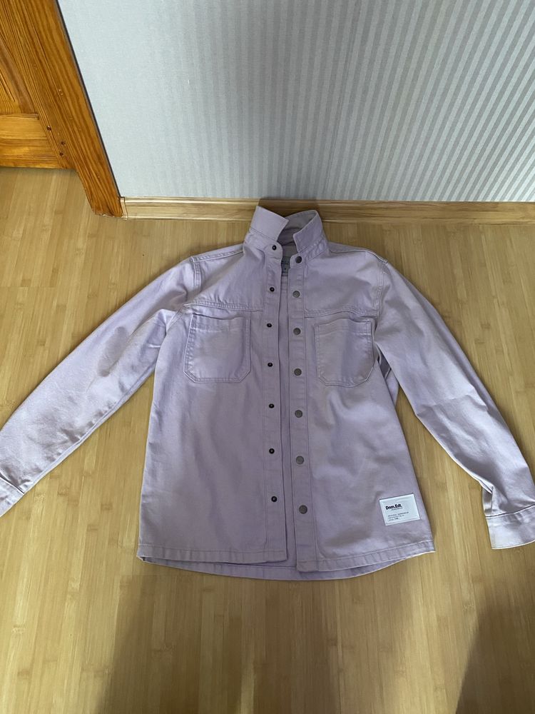 Джинсова куртка ніжно-фіолетового кольору