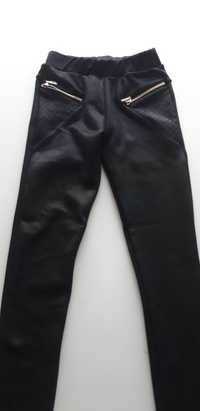 Czarne wizytowe spodnie rozmiar 146