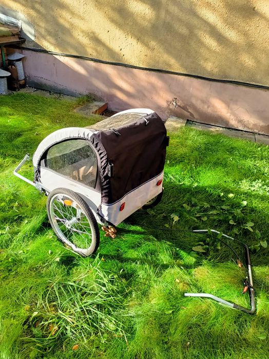 Przyczepka rowerowa dla dwojga dzieci.