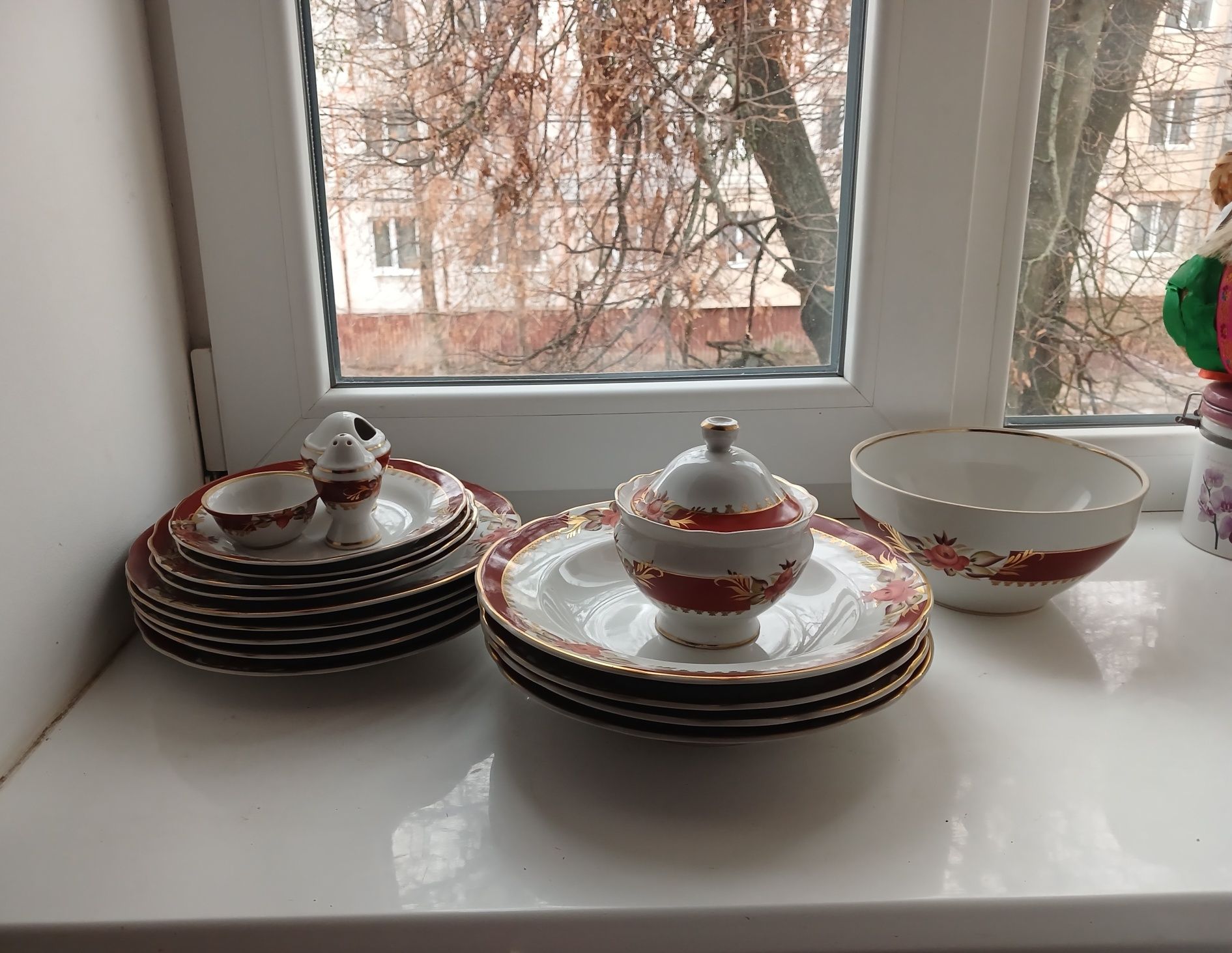 Тарелки. Фарфор. Сервиз
