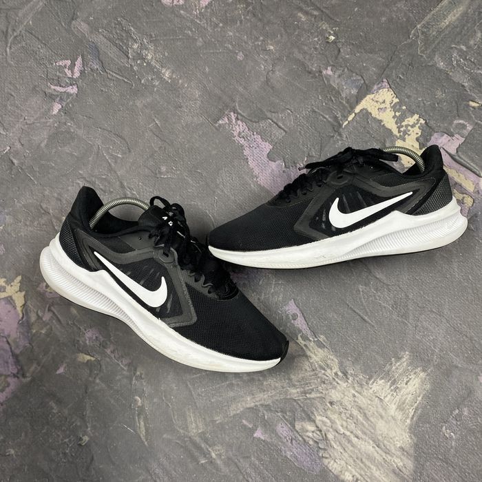 Кроссовки для залу найк Nike Downshifter 10 черные CI9984-001