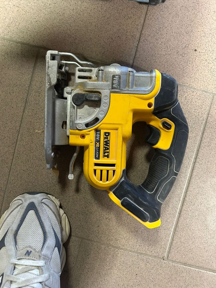 Wyrzynarka dewalt DCS 331