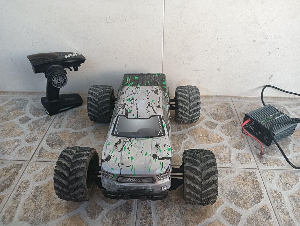 Vendo carro RC com carregador