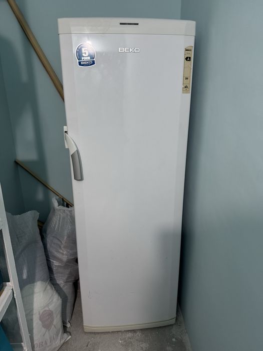 Морозильна камера BEKO fse 27300