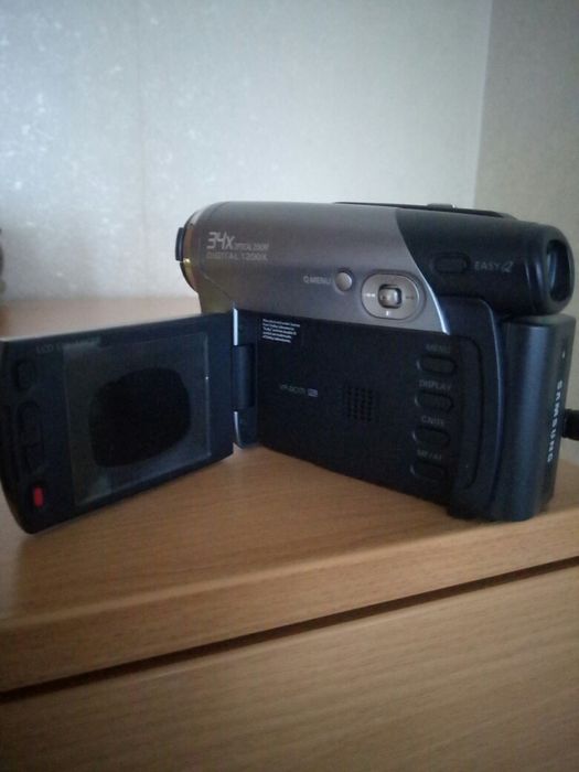Продаётся цифровая видеокамера samsung