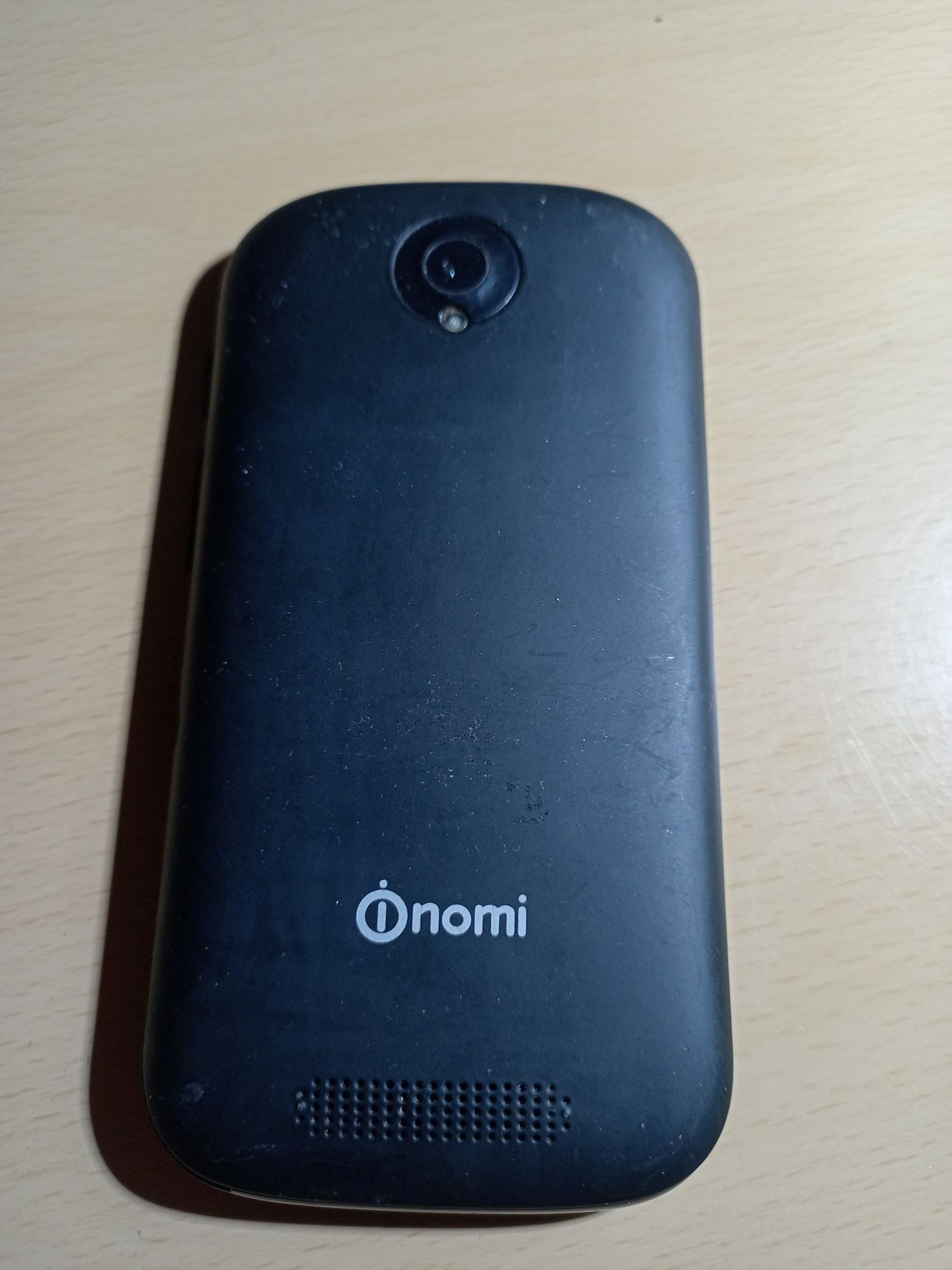 Мобільний телефон, смартфон: Samsung, Nomi, Fly.