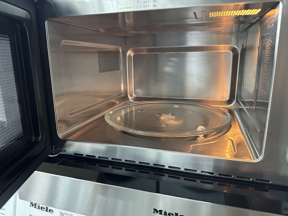Вбудована мікрохвильова піч Miele M 8260-2