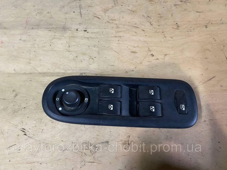 Блок керування склопідйомником передній лівий Renault Kangoo