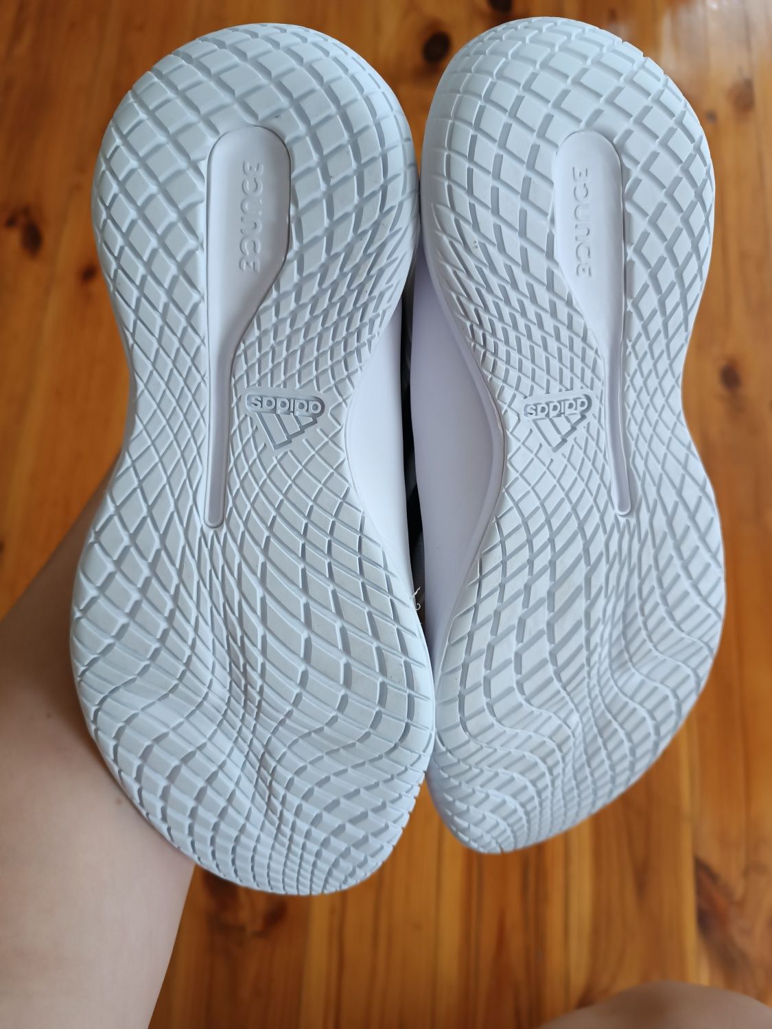 Фірмові кросівки adidas